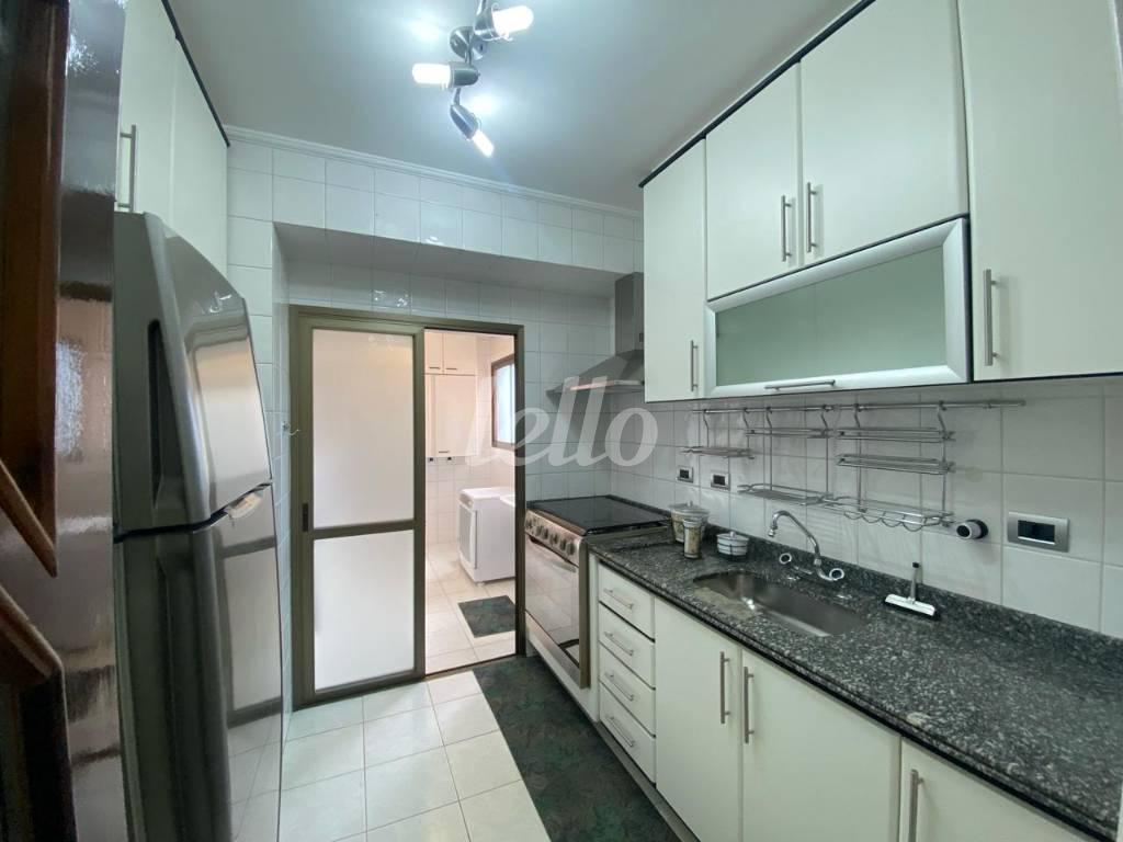 COZINHA de Apartamento para alugar, Padrão com 100 m², 3 quartos e 2 vagas em Vila Bastos - Santo André