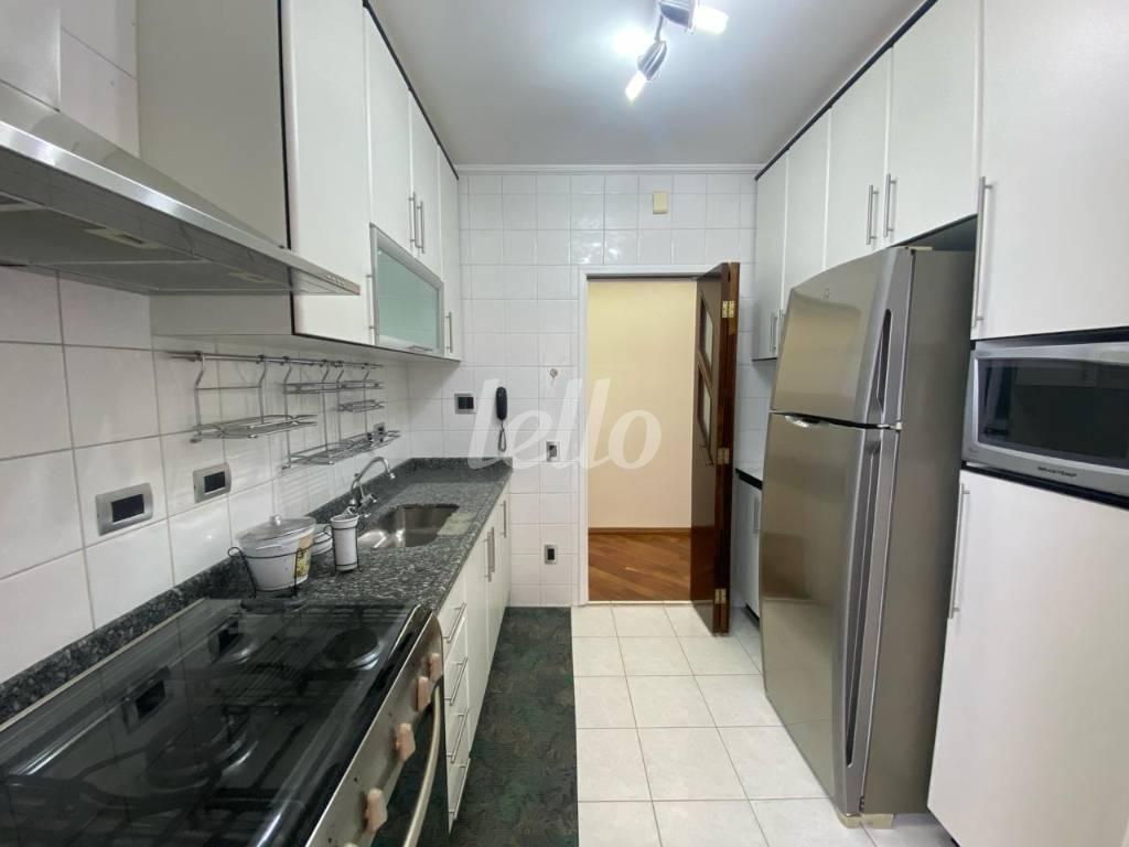 COZINHA de Apartamento para alugar, Padrão com 100 m², 3 quartos e 2 vagas em Vila Bastos - Santo André
