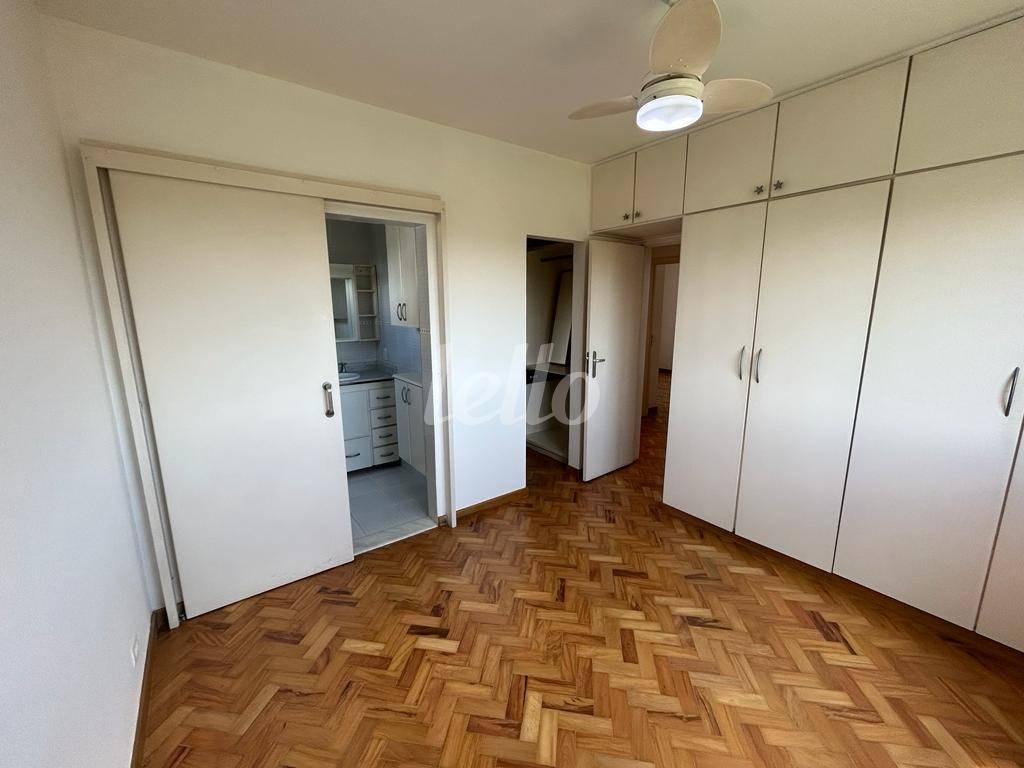 QUARTO de Apartamento para alugar, Padrão com 115 m², 2 quartos e 2 vagas em Alto de Pinheiros - São Paulo