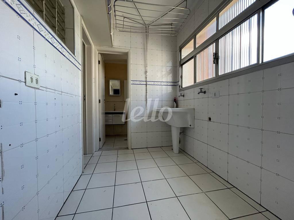 AREA DE SERVIÇO de Apartamento para alugar, Padrão com 115 m², 2 quartos e 2 vagas em Alto de Pinheiros - São Paulo