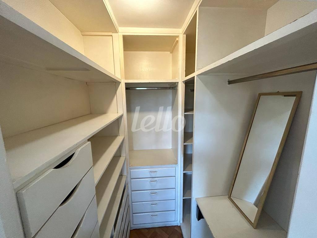 CLOSET de Apartamento para alugar, Padrão com 115 m², 2 quartos e 2 vagas em Alto de Pinheiros - São Paulo