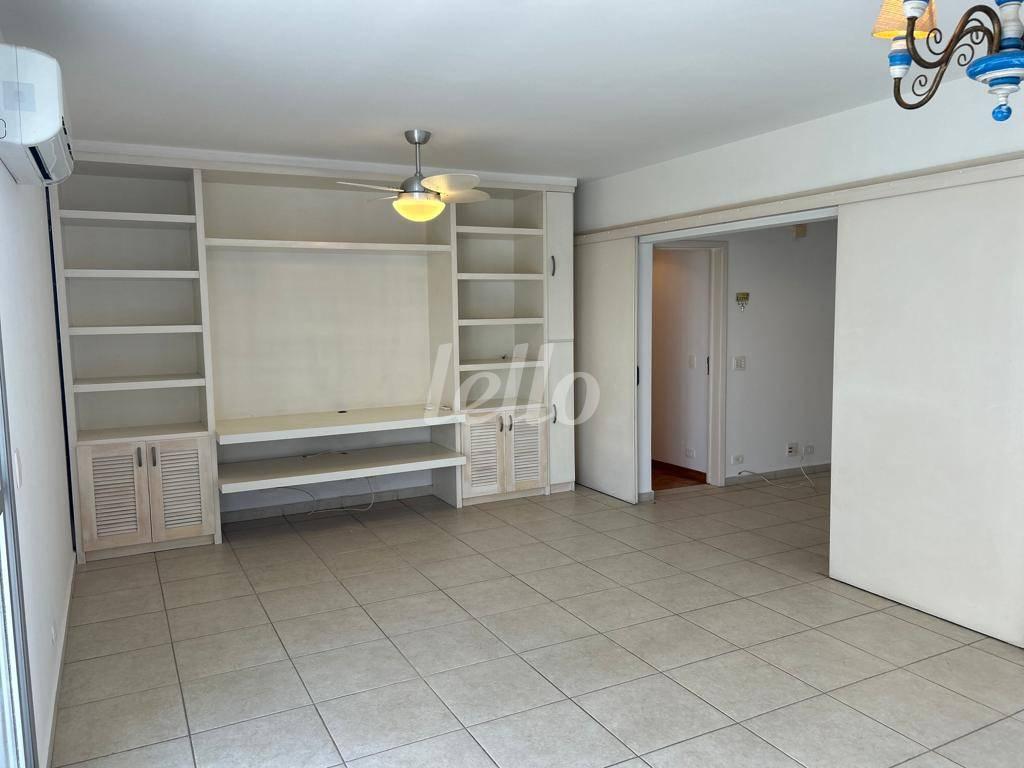 SALA de Apartamento para alugar, Padrão com 115 m², 2 quartos e 2 vagas em Alto de Pinheiros - São Paulo