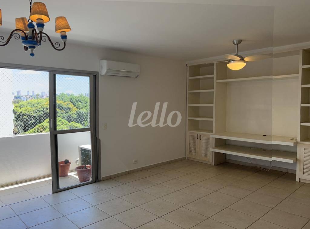 SALA de Apartamento para alugar, Padrão com 115 m², 2 quartos e 2 vagas em Alto de Pinheiros - São Paulo