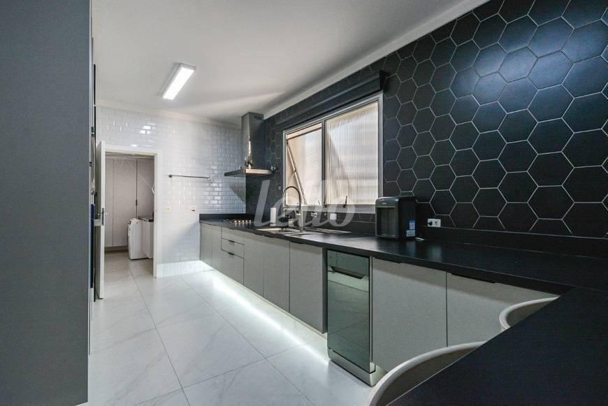 COZINHA de Apartamento à venda, Padrão com 182 m², 4 quartos e 2 vagas em Indianópolis - São Paulo