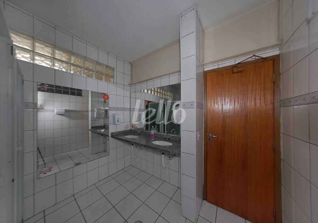 BANHEIRO de Casa para alugar, sobrado com 475 m², e 3 vagas em Vila Albertina - São Paulo