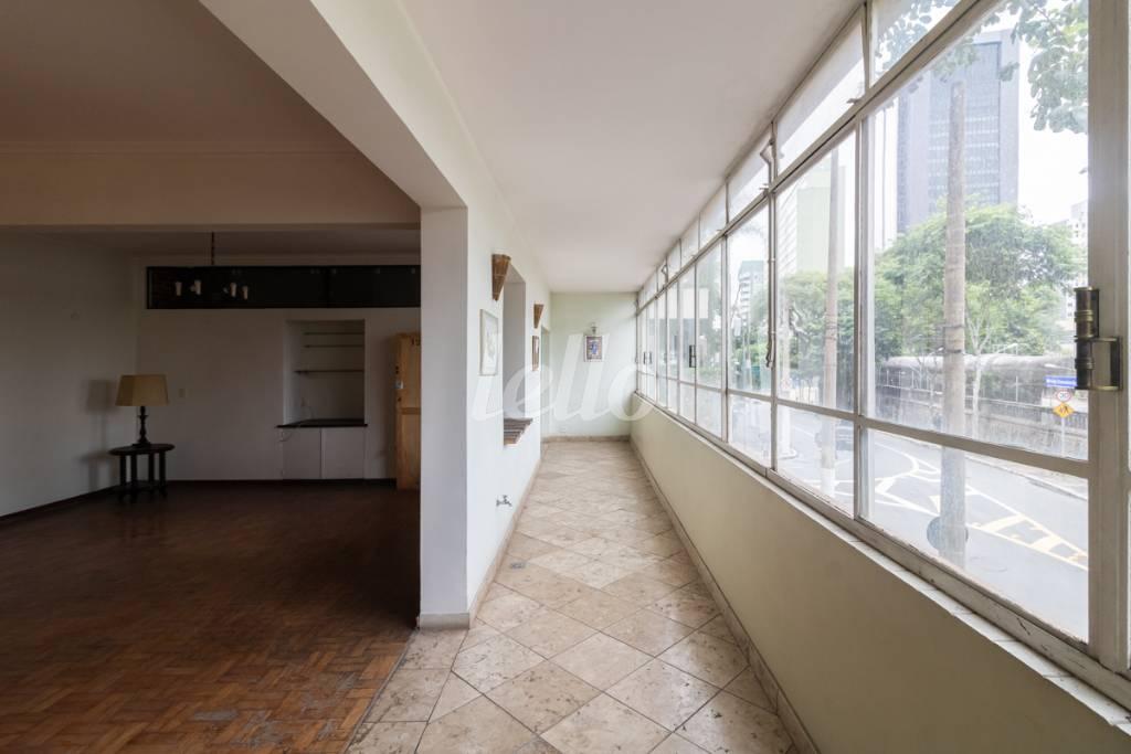 VARANDA de Apartamento para alugar, Padrão com 290 m², 3 quartos e 1 vaga em Consolação - São Paulo