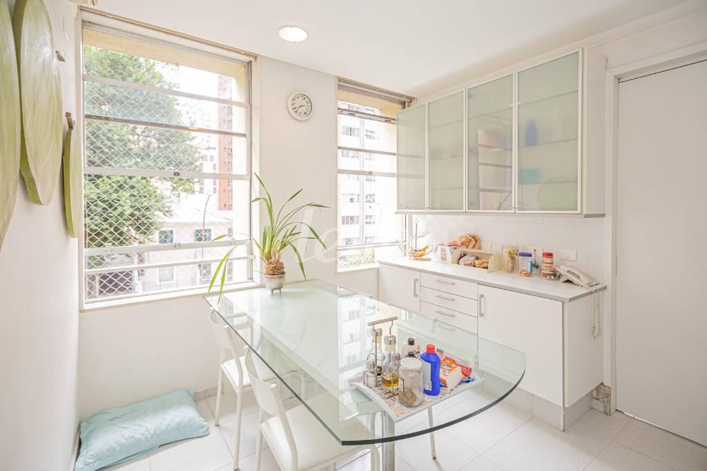COZINHA de Apartamento para alugar, Padrão com 300 m², 4 quartos e 3 vagas em Vila Buarque - São Paulo