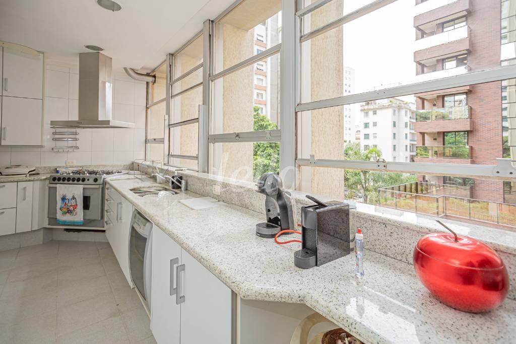 COZINHA de Apartamento para alugar, Padrão com 300 m², 4 quartos e 3 vagas em Vila Buarque - São Paulo
