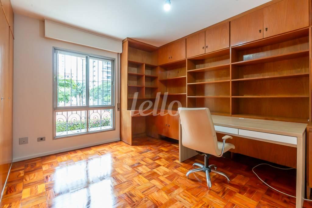 DORMITÓRIO de Apartamento à venda, Padrão com 225 m², 4 quartos e 2 vagas em Perdizes - São Paulo