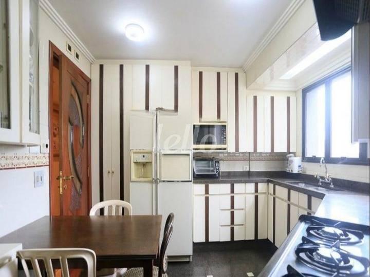 COZINHA de Apartamento para alugar, Padrão com 163 m², 3 quartos e 3 vagas em Cerqueira César - São Paulo