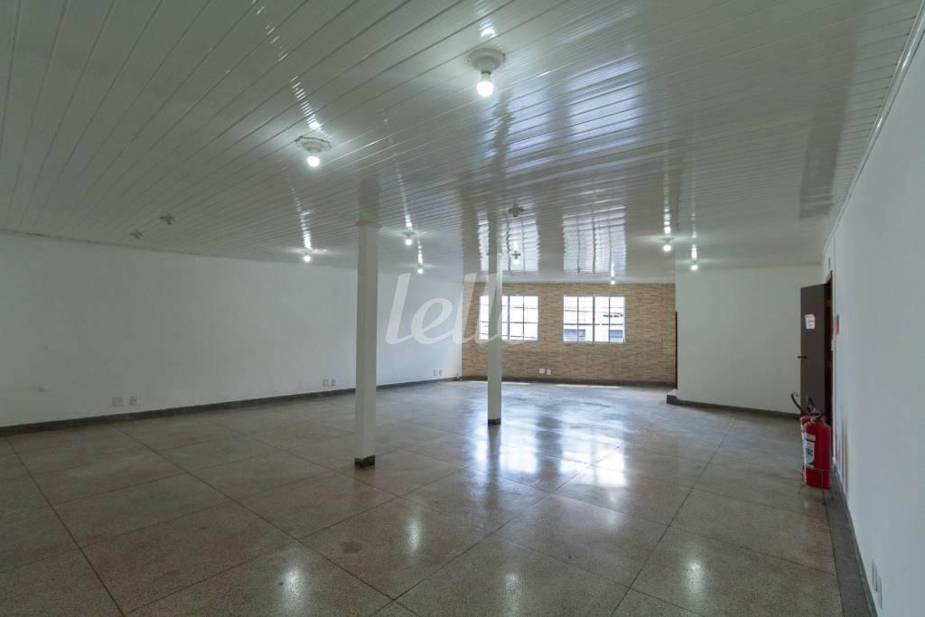 SALA 1 de Sobreloja para alugar, Padrão com 200 m², e em Chácara Santana - São Paulo