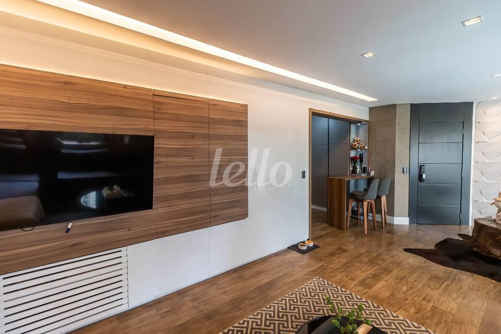 SALA de Apartamento à venda, Padrão com 92 m², 2 quartos e 2 vagas em Vila Olímpia - São Paulo