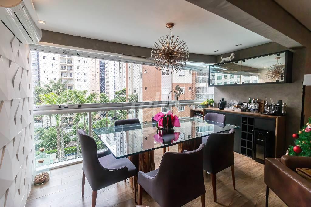 VARANDA de Apartamento à venda, Padrão com 92 m², 2 quartos e 2 vagas em Vila Olímpia - São Paulo