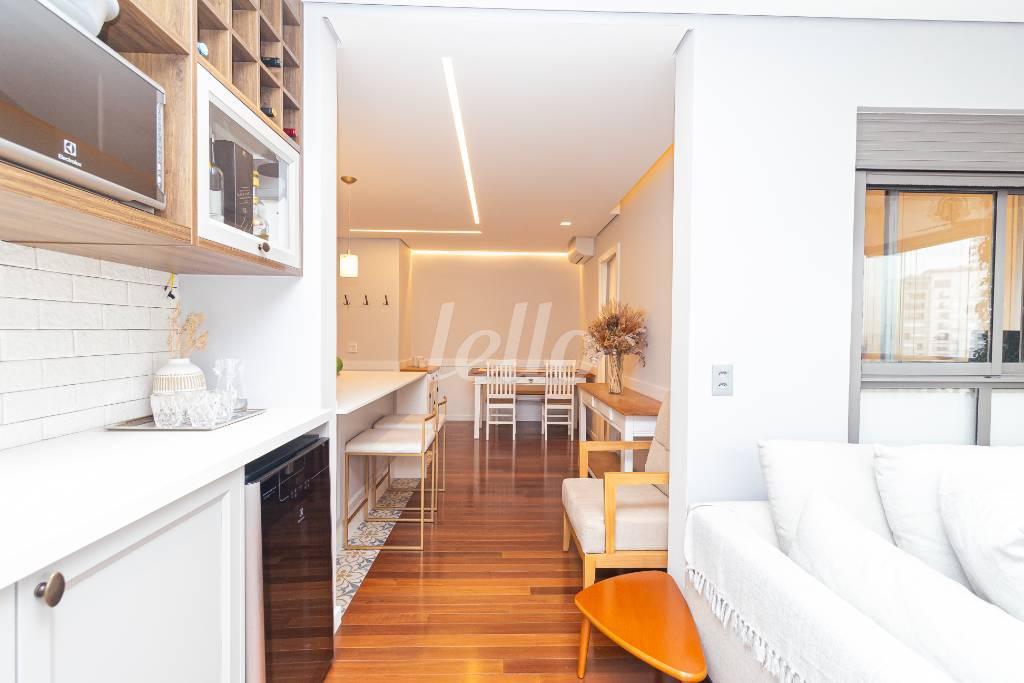 LIVING de Apartamento à venda, Padrão com 69 m², 2 quartos e 1 vaga em Vila Anglo Brasileira - São Paulo
