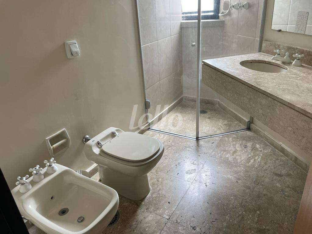 BANHEIRO SOCIAL de Apartamento para alugar, Padrão com 50 m², 1 quarto e 1 vaga em Campo Belo - São Paulo