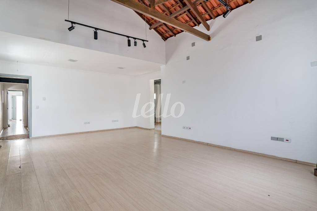 ANDAR 2 de Loja para alugar, Padrão com 900 m², e em Vila Romana - São Paulo