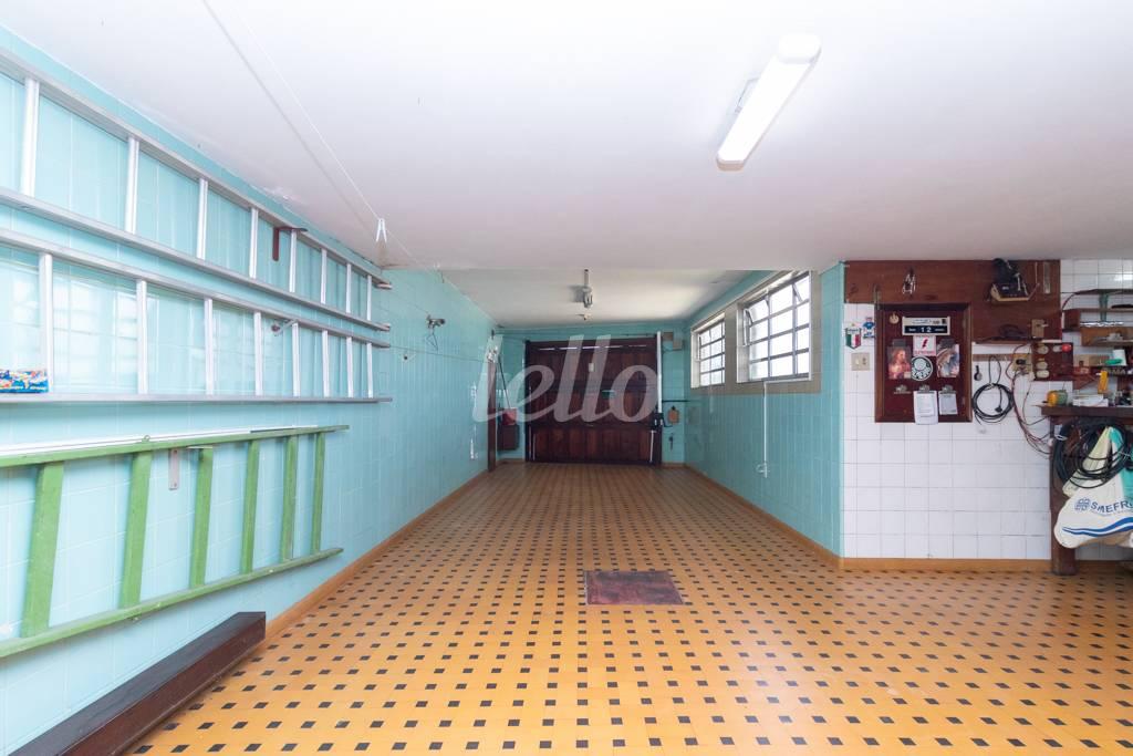 33 - GARAGEM de Casa à venda, térrea com 270 m², 4 quartos e 2 vagas em Vila Matilde - São Paulo