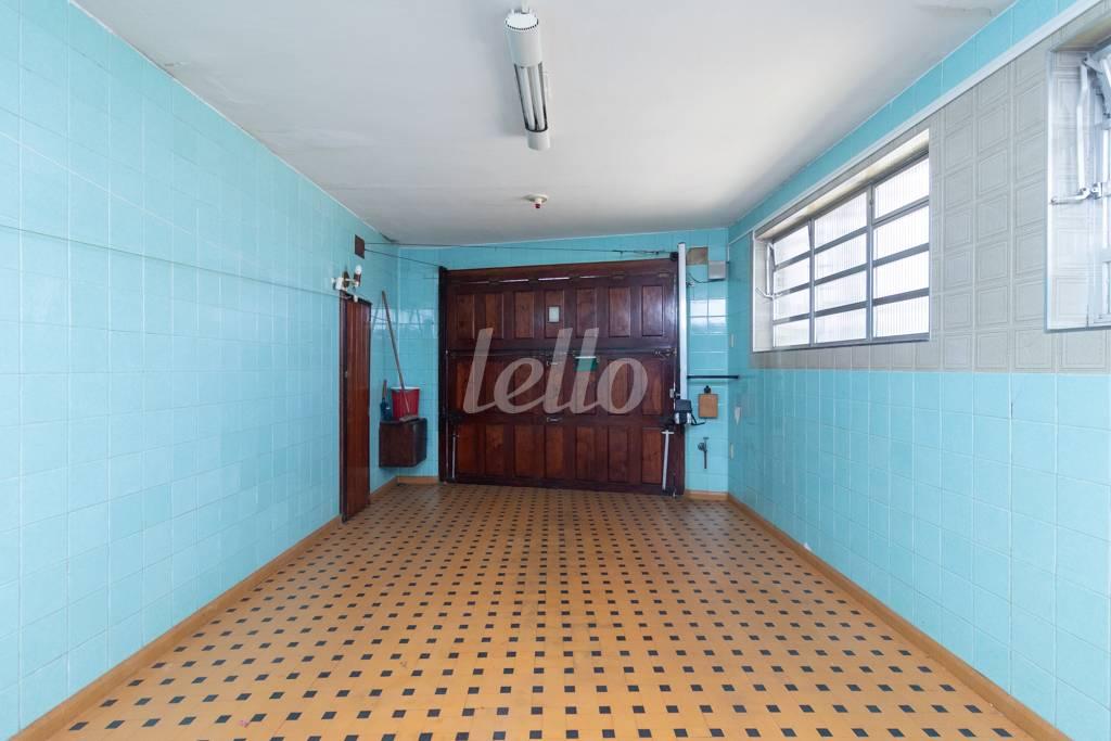 30 - GARAGEM de Casa à venda, térrea com 270 m², 4 quartos e 2 vagas em Vila Matilde - São Paulo