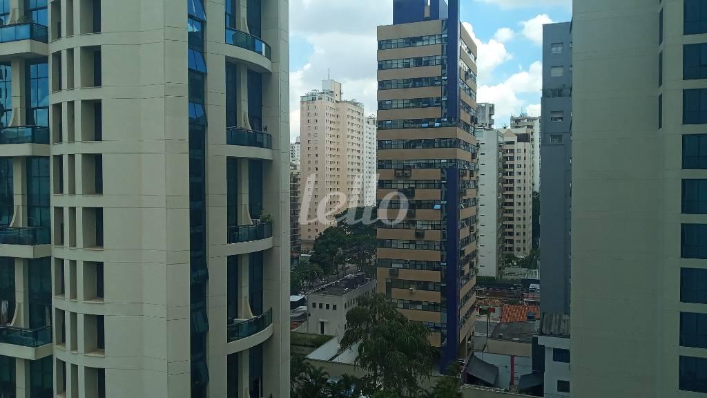 VISTA DA SALA de Apartamento para alugar, Flat com 35 m², 1 quarto e 1 vaga em Indianópolis - São Paulo