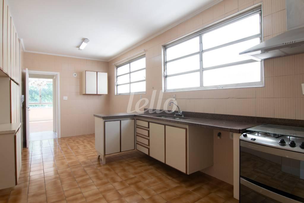 COZINHA de Apartamento à venda, Padrão com 218 m², 4 quartos e 4 vagas em Higienópolis - São Paulo