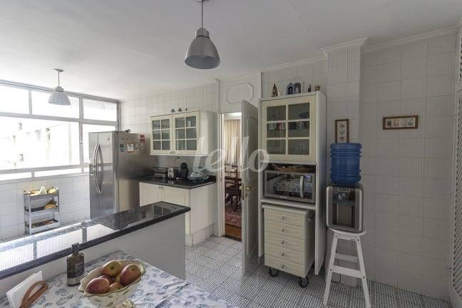 COZINHA de Apartamento para alugar, Padrão com 267 m², 6 quartos e 3 vagas em Higienópolis - São Paulo