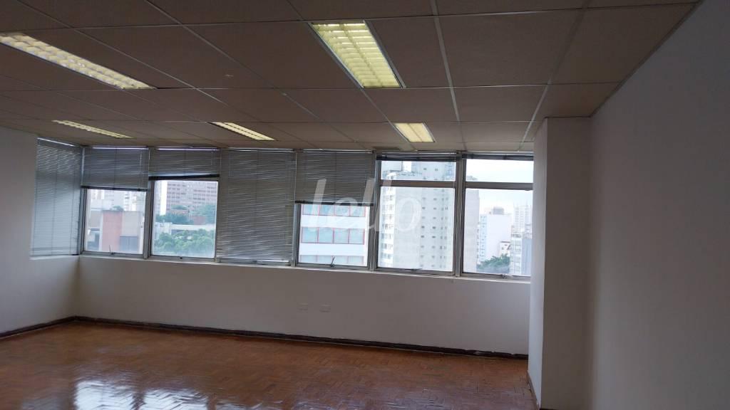 SALAS de Sala / Conjunto à venda, Padrão com 327 m², e 6 vagas em Consolação - São Paulo