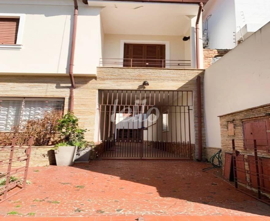 GARAGEM de Casa à venda, sobrado com 180 m², 3 quartos e 2 vagas em Aclimação - São Paulo