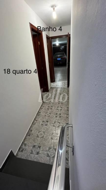 CORREDOR ENTRE OS DORMITÓRIOS de Casa à venda, sobrado com 193 m², 3 quartos e 4 vagas em Ipiranga - São Paulo