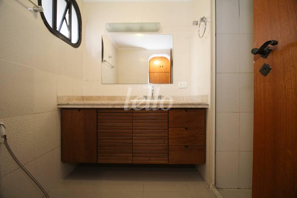 BANHEIRO DA SUÍTE de Apartamento à venda, Padrão com 130 m², 3 quartos e 2 vagas em Indianópolis - São Paulo