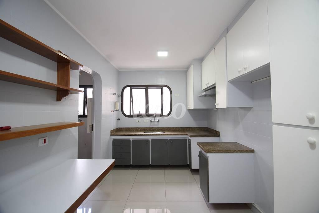 COZINHA de Apartamento à venda, Padrão com 130 m², 3 quartos e 2 vagas em Indianópolis - São Paulo