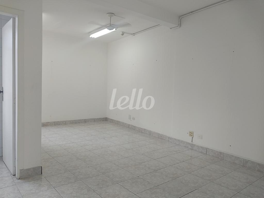 SALA 03 de Sala / Conjunto para alugar, Padrão com 147 m², e em República - São Paulo