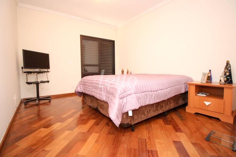 DORMITÓRIO de Casa à venda, sobrado com 301 m², 4 quartos e 6 vagas em Jardim Textil - São Paulo