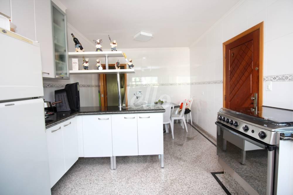 COZINHA de Casa à venda, sobrado com 301 m², 4 quartos e 6 vagas em Jardim Textil - São Paulo