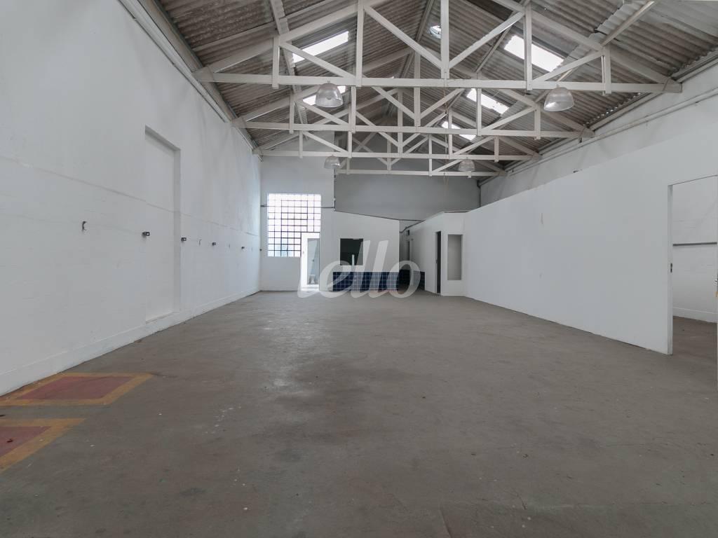 GALPÃO de Galpão/Armazém para alugar, Padrão com 240 m², e 1 vaga em Luz - São Paulo