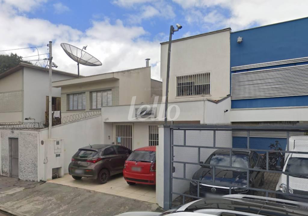 FACHADA de Casa para alugar, sobrado com 300 m², e 2 vagas em Indianópolis - São Paulo