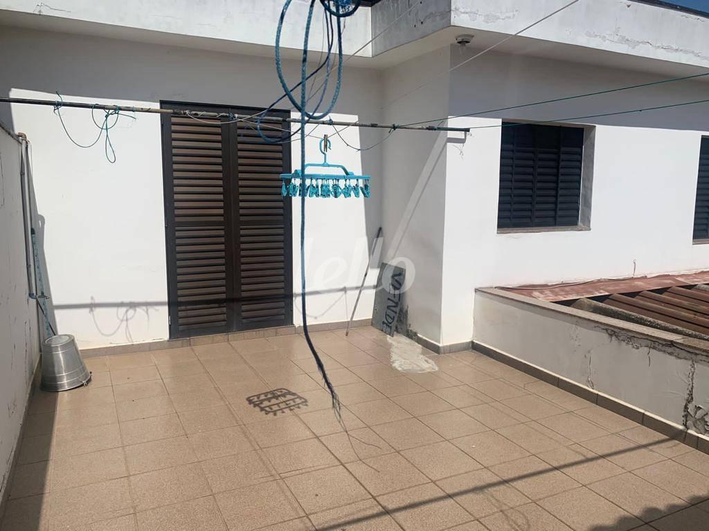 ÁREA EXTERNA de Casa à venda, térrea com 290 m², 7 quartos e 9 vagas em Vila Lúcia - São Paulo