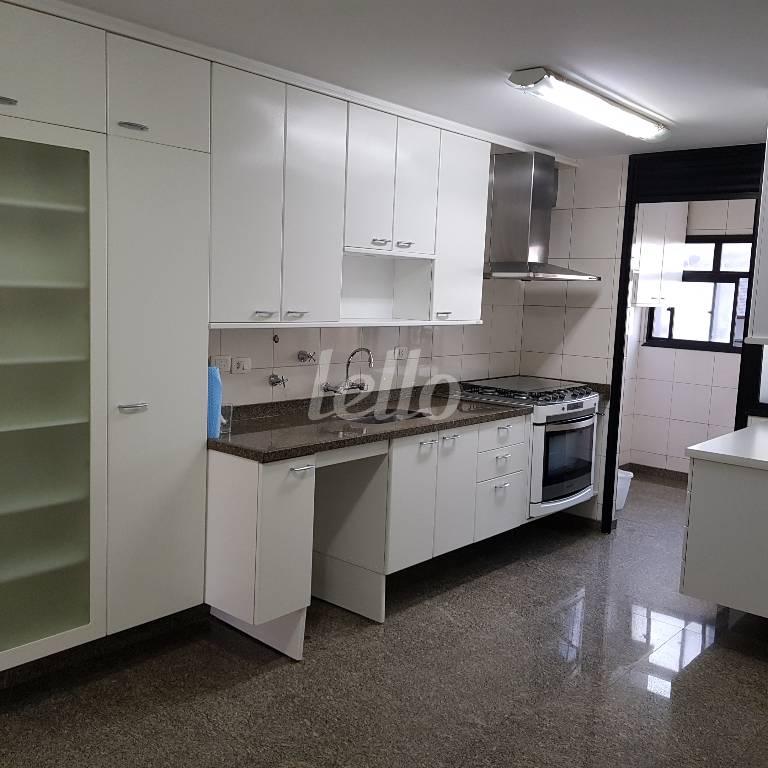COZINHA de Apartamento à venda, cobertura - Padrão com 300 m², 4 quartos e 4 vagas em Bela Aliança - São Paulo