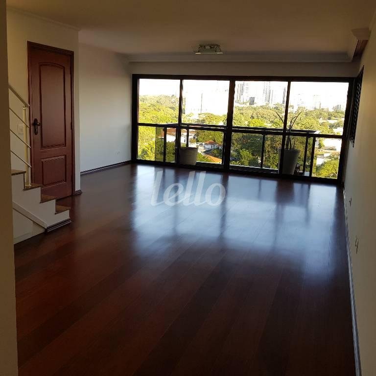 SALA de Apartamento à venda, cobertura - Padrão com 300 m², 4 quartos e 4 vagas em Bela Aliança - São Paulo