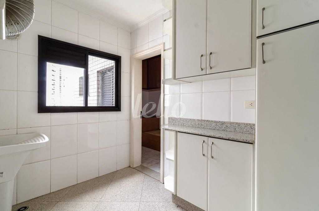 ÁREA DE SERVIÇO de Apartamento à venda, Padrão com 175 m², 3 quartos e 3 vagas em Jardim da Saúde - São Paulo