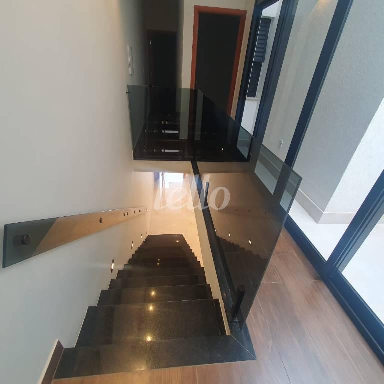 ESCADA E JARDIM DE INVERNO de Casa à venda, sobrado com 135 m², 3 quartos e 2 vagas em Vila Prudente - São Paulo