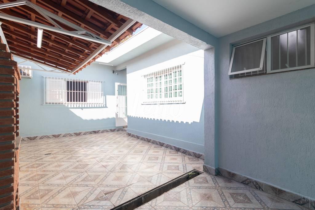 ÁREA EXTERNA de Casa à venda, térrea com 160 m², 2 quartos e 2 vagas em Jardim Maringá - São Paulo