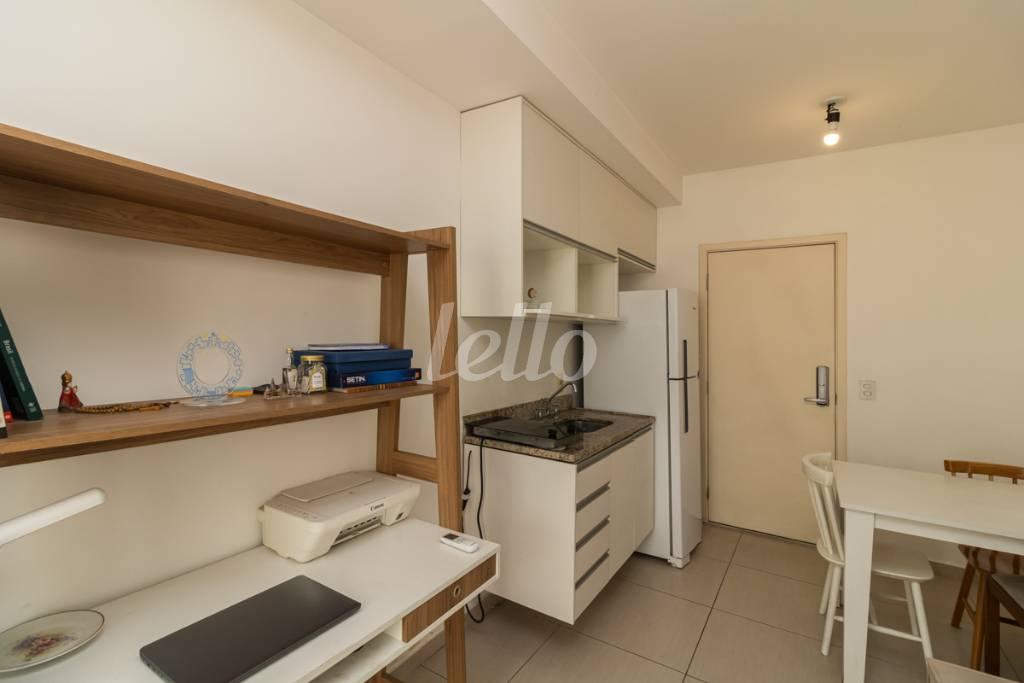 SALA de Apartamento para alugar, Padrão com 42 m², 1 quarto e 1 vaga em República - São Paulo