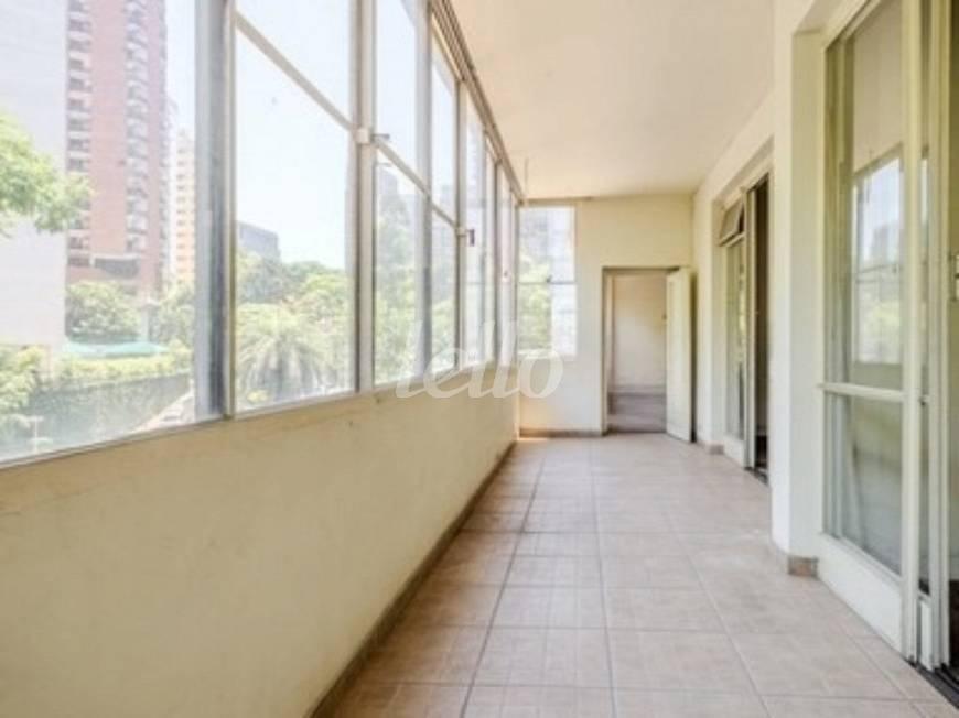 VARANDA de Apartamento à venda, Padrão com 220 m², 3 quartos e 1 vaga em Jardim Paulista - São Paulo