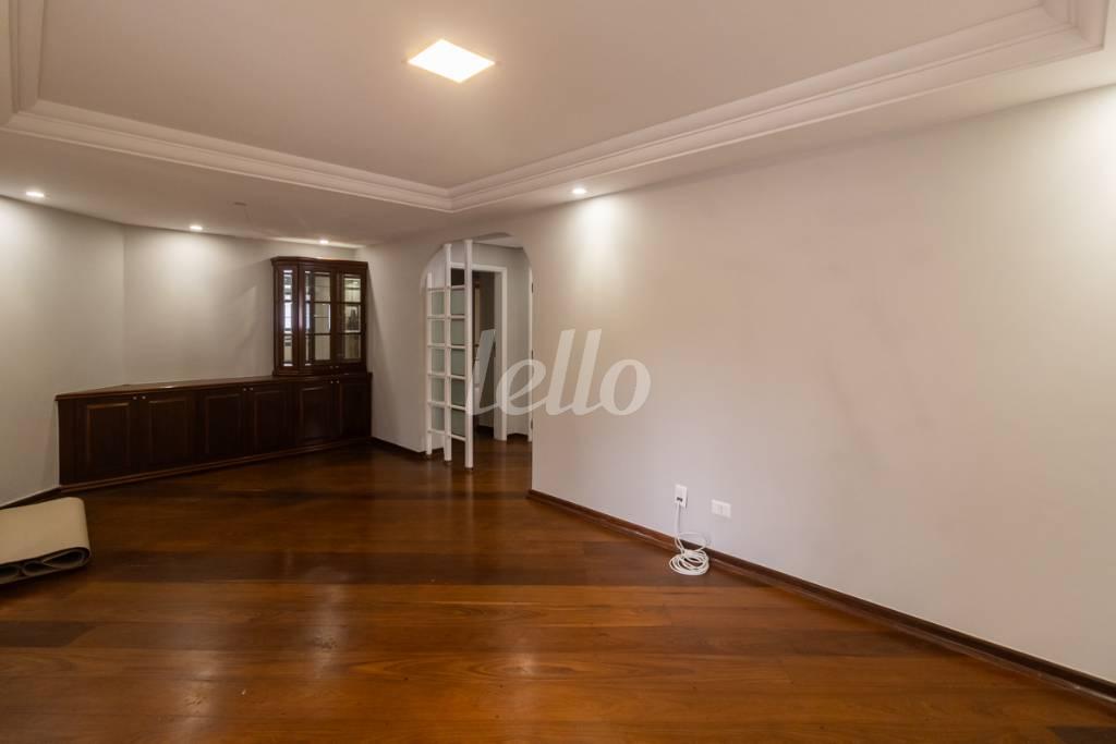 SALA de Apartamento para alugar, Padrão com 139 m², 3 quartos e 2 vagas em Vila Pompeia - São Paulo