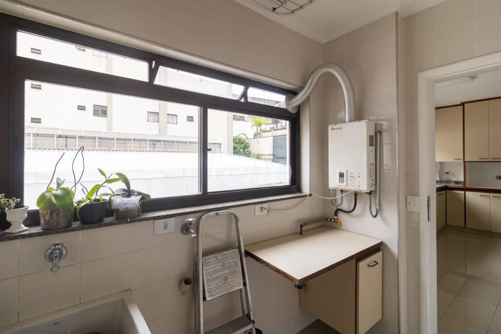 AREA DE SERVICO de Apartamento para alugar, Padrão com 139 m², 3 quartos e 2 vagas em Vila Pompeia - São Paulo