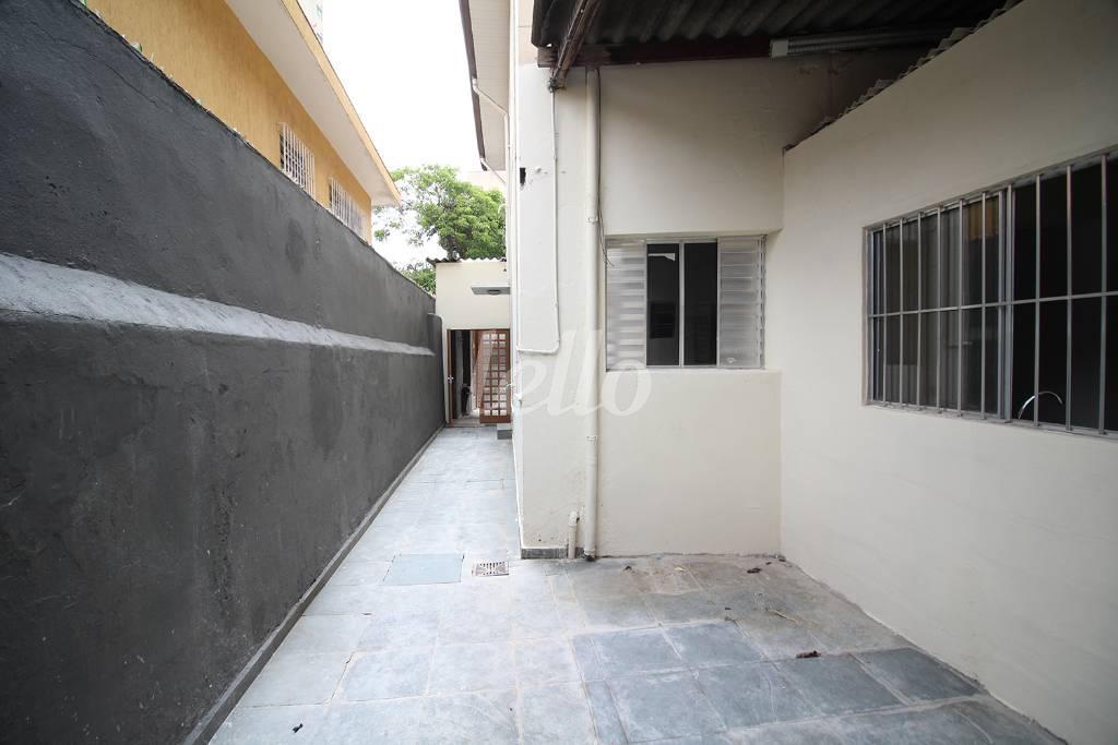 FUNDOS de Casa para alugar, sobrado com 160 m², 4 quartos e 2 vagas em Chácara Inglesa - São Paulo