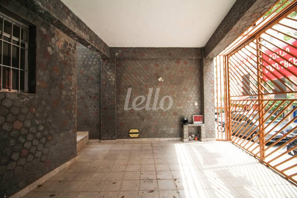 GARAGEM de Casa para alugar, sobrado com 160 m², 4 quartos e 2 vagas em Chácara Inglesa - São Paulo