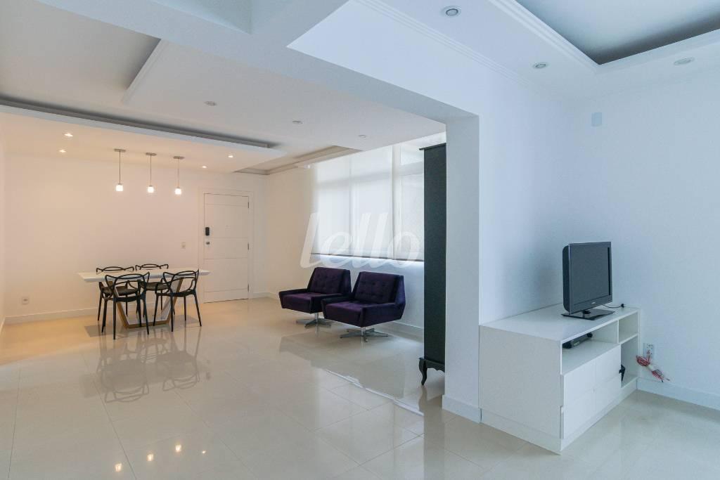 SALA de Apartamento para alugar, Padrão com 140 m², 2 quartos e 1 vaga em Jardim Paulista - São Paulo