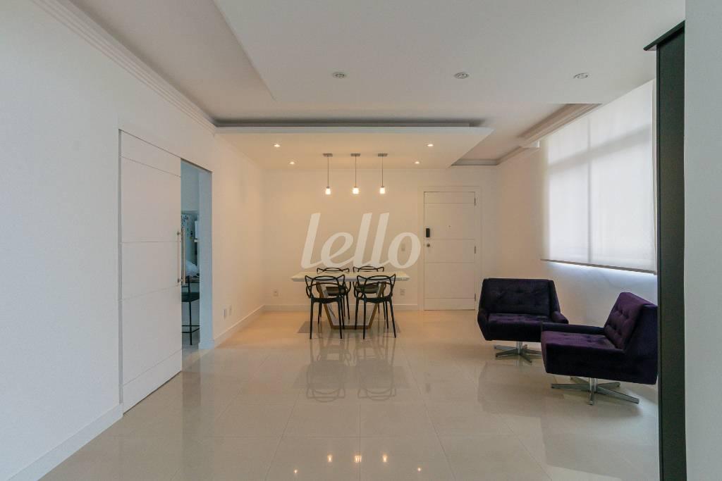 SALA de Apartamento para alugar, Padrão com 140 m², 2 quartos e 1 vaga em Jardim Paulista - São Paulo