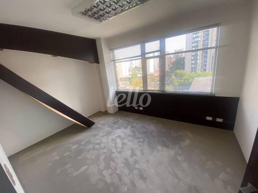 ANDAR de Sala / Conjunto para alugar, Padrão com 234 m², e 6 vagas em Cidade Monções - São Paulo